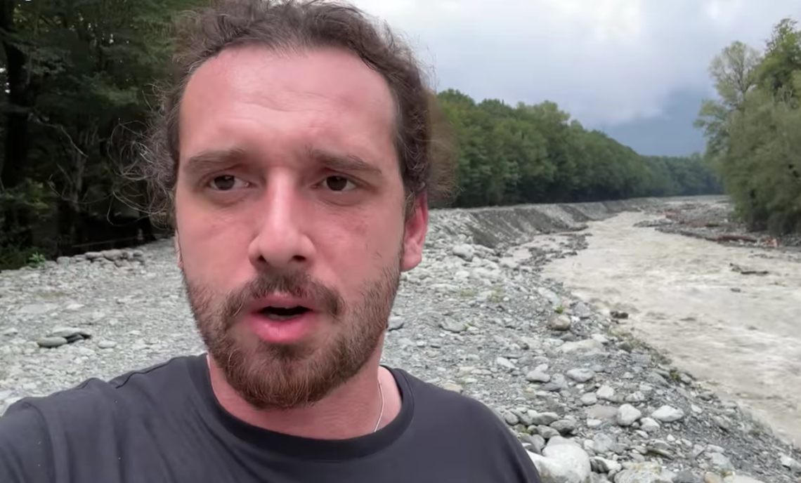 🎥 “ხეები წაქცეულია… ტყეს ძირს უთხრის მდინარე…” – რა ვიდეოს ავრცელებს დომენიკ მანგო ლაგოდეხიდან