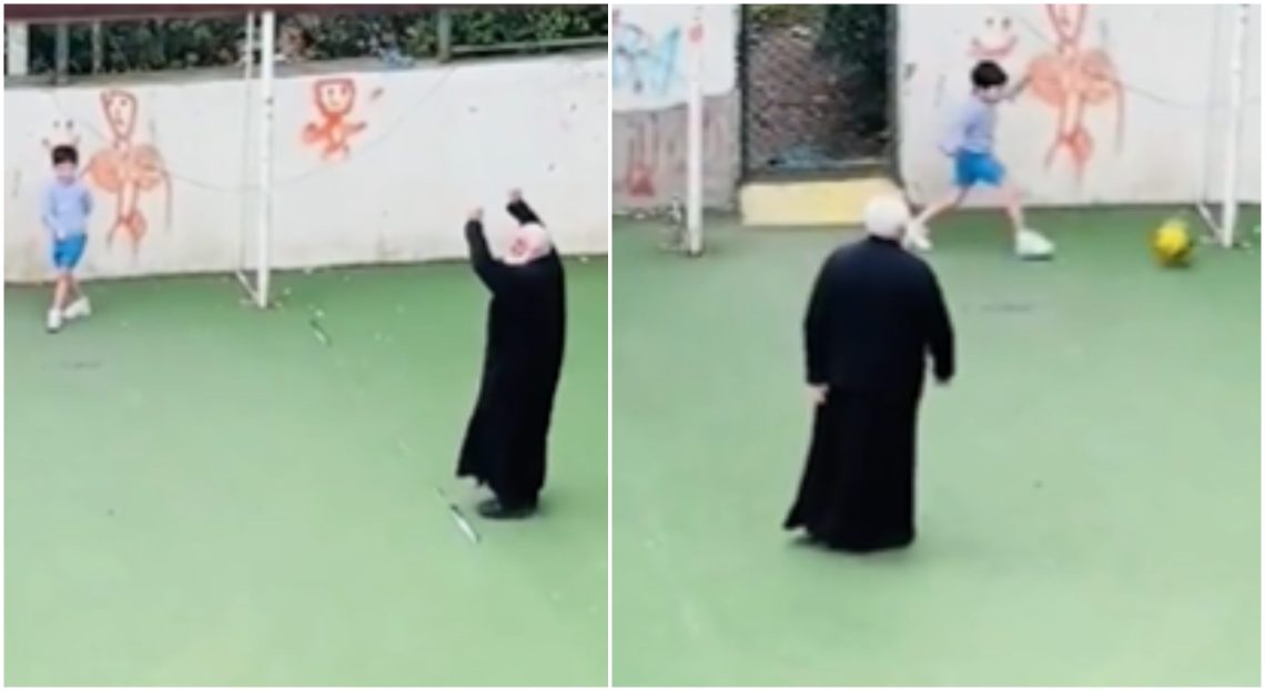 VIDEO: მამაო შვილიშვილებს ფეხბურთს ეთამაშება