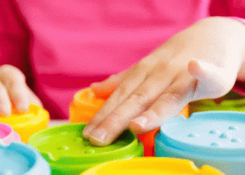 ყველაზე ბინძური ნივთები, რომლებსაც ბავშვი ყოველდღიურად ეხება