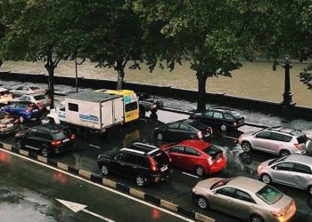 თბილისის მაცხოვრებლები თვეში მინიმუმ 20 საათს, წელიწადში კი 240 საათს საცობში ატარებენ