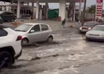 „აქამდე ფეხით გავდიოდით მაგ გზას და ახლა ნავით უნდა ვიაროთ“ – წერეთლის გამზირზე წყალი დადგა (ვიდეო)