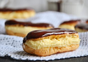 „სამსახურში წასვლამდე ცხობა მოვასწარი…“ – ამ რეცეპტით 60 ცალი იდეალური ეკლერი გამოგივათ