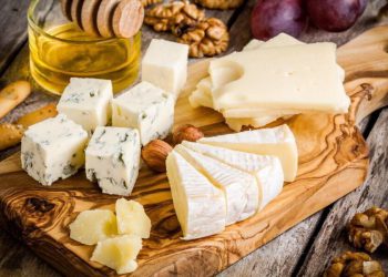 რა ემართება სხეულს, როცა ყველს მიირთმევთ – ეს უნდა იცოდეთ