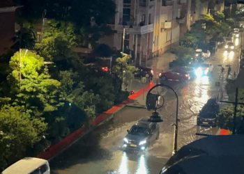 ძლიერი წვიმის შედეგად ბათუმის ქუჩები დაიტბორა