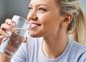 მარტივი გზა, რომ ვისწავლოთ მეტი წყლის დალევა