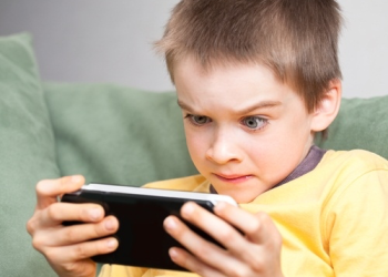 როგორ გადავაჩვიოთ ბავშვი სმარტფონს – 5 მარტივი ნაბიჯი