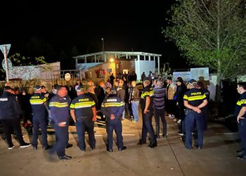 “ფანჯრის გაღება შეუძლებელია…” – ქუთაისში მოსახლეობა ახლომდებარე ნაგავსაყრელის არსებობას აპროტესტებს