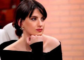 “სცადეთ, მართლა ძალიან ეფექტიანია და თან – ძალიან იაფი” – ნინო ჩხეიძის რჩევა ქალებს იდეალური სახის კანისთვის