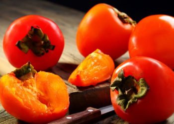 რა ემართება სხეულს, როდესაც ხურმას მიირთმევთ?