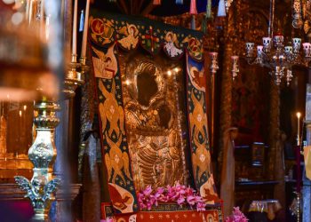 “იცოდეთ ყველამ, 26 ოქტომბერს, კიდევ ერთი მნიშვნელოვანი დღესასწაულია”  –  ჩვენი ეკლესია  ივერიის ღვთისმშობლის ხატის ხსენების დღეს აღნიშნავს