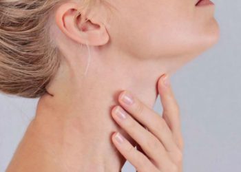 როგორ უნდა მოუაროთ ყელის კანს, რომ ააცილოთ ნაადრევი მობერება