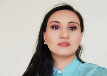 “მეგონა, სახანძრო მანქანების სირენების ხმა ისმოდა, ბომბების აფეთქება კი ფეიერვერკად მივიჩნიე…” – რას ჰყვება ისრაელიდან დაბრუნებული მომღერალი?