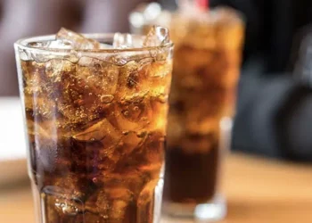 კვლევამ აჩვენა, თუ როგორ მოქმედებს ტკბილი სასმელები პირის ღრუს ფერმენტებისა და ინსულინის დონეზე