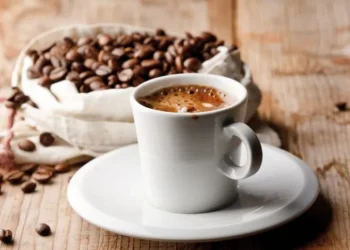 მეცნიერებმა ყავის უზმოზე დალევის უარყოფითი შედეგები გამოავლინეს