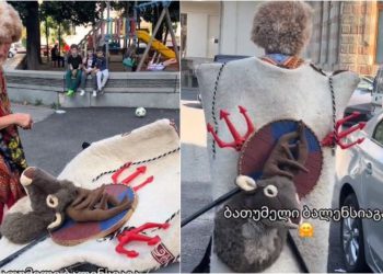 🎥 “ბათუმელი ბალენსიაგა” – ბაბუს იმიჯი, რომელიც საზოგადოების ყურადღების ცენტრში მოექცა