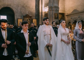 📷 “ნამდვილი ქართული სილამაზე” – ხვიჩა კვარაცხელია ჯვრისწერის კადრებს აქვეყნებს