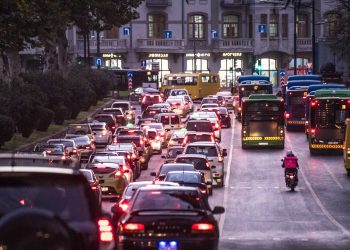 თბილისის რომელ უბნებში შეიძლება აიკრძალოს პიკის საათებში დიდი ავტომობილების მოძრაობა?