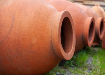 ვიდეო: „გავჭრათ და ნაწილ-ნაწილ ამოვიყვანოთ“ – ოზურგეთში ქვევრის თანამედროვე ვერსია გადაიღეს!