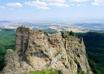 📷 “ვინ დაანგრია და რა მიზნით ჩვენთვის უცნობია” – სოციალურ ქსელში ქოროღოს კოშკის ფოტოებო ვრცელდება