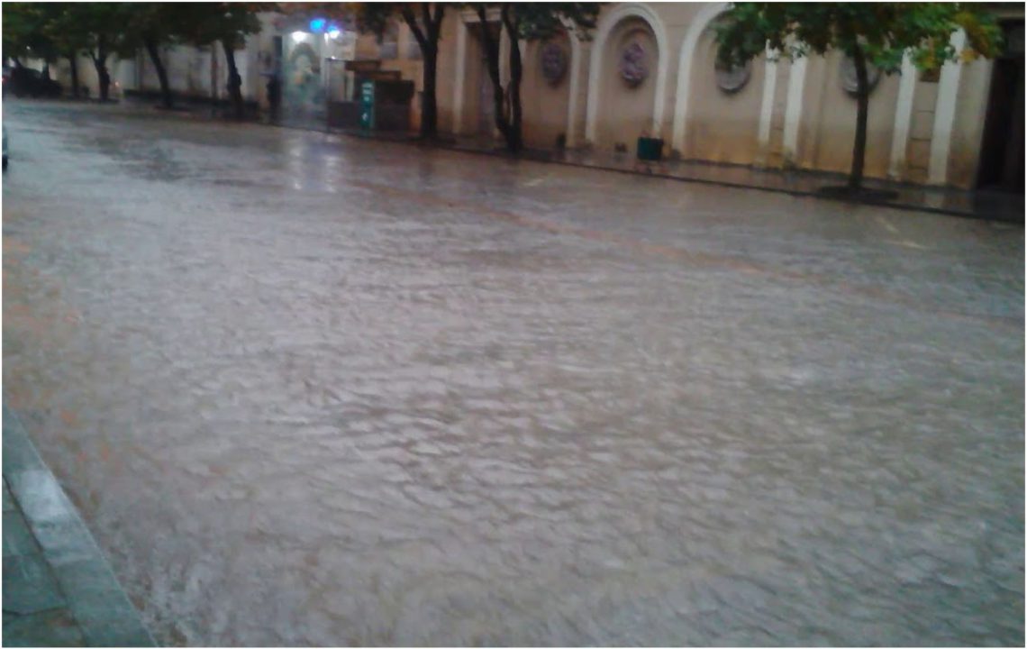 🎥 “დატბორილია საავტომობილო გზის ნაწილი” – ქუთაისში ძლიერმა წვიმამ პრობლემები შექმნა