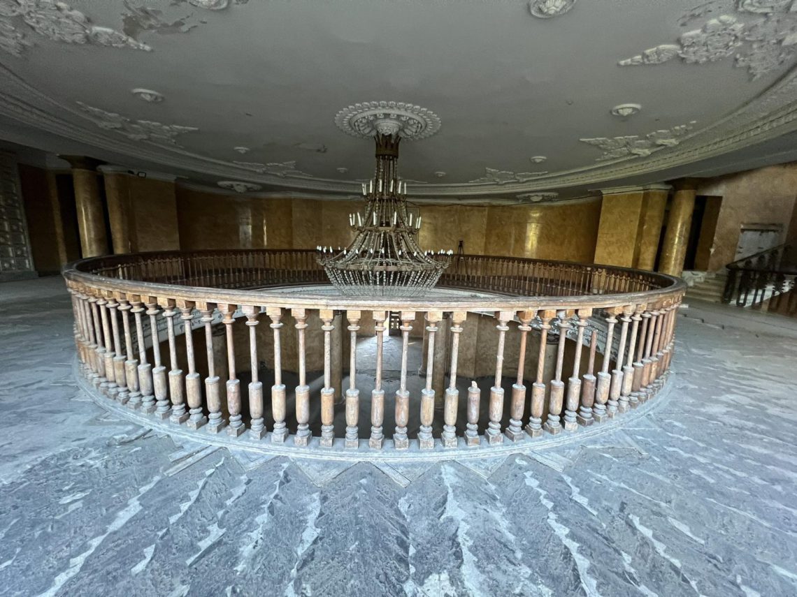 “წყალი ჩამოდის, ჭერი ჩამოინგრა, აქაც არ გვაყენებენ” – “მეტალურგში” მცხოვრებ დევნილებს ხელისუფლება სანატორიუმის დატოვებას სთხოვს