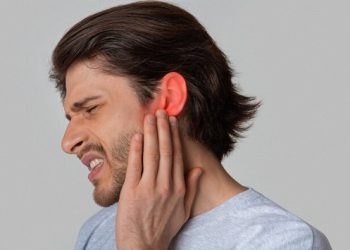 რატომ გვიხურს და გვიწითლდება ყურები