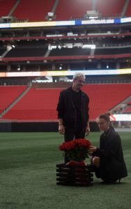 🎥 საქართველოს ნაკრების ფეხბურთელმა საბა ლობჟანიძემ „ჩცდ“-ს მსახიობს სალი კერატიშვილს ხელი სთხოვა - ნახეთ რომანტიკული კადრები