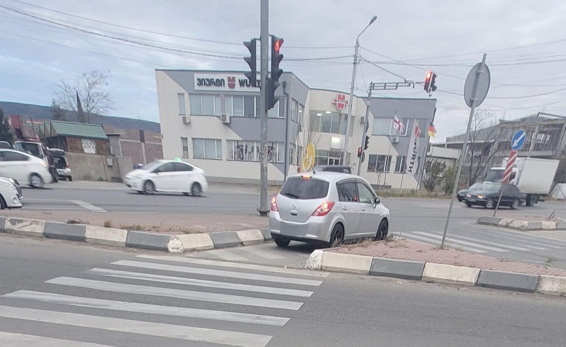 📷”რამდენი ფიქრობთ, რომ საერთოდ არ ფიქრობს, რომ არღვევს” – სოც. ქსელში გავრცელებულმა ფოტომ საზოგადოება აალაპარაკა