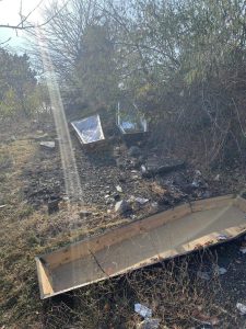 "კუბოები რატოა გადაგდებული ვინმე ამიხსნით?" - თბილისის ზღვაზე გადაღებულმა ფოტომ სოც. ქსელი აალაპარაკა