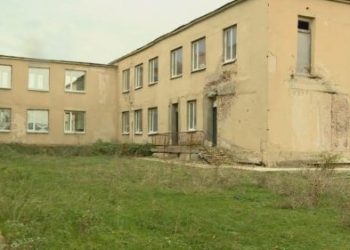 მშობლებმა შვილების ავარიულ სკოლაში გაშვებაზე უარი თქვეს – ვაყის სკოლაში სასწავლო პროცესი პარალიზებულია