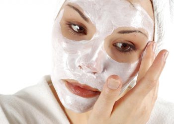 მხოლოდ რძისა და ფქვილისაგან მომზადებული ნაოჭების გასასწორებელი ნიღაბი