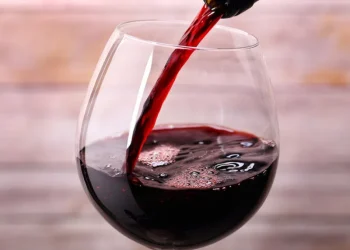 რატომ იწვევს თავის ტკივილს წითელი ღვინო ზოგიერთ ადამიანში?