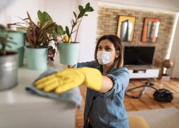 ძვირიანი ხსნარების იაფიანი ალტერნატივა – როგორ გავაზავოთ ძმარი, რომ სახლში მტვერი გავაქროთ