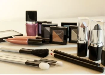 როგორ მოქმედებს კოსმეტიკა კანზე