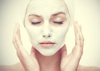 როგორ მოამზადოთ სკრაბი მარტივი ინგრედიენტებით, რომ კანი რბილი და ელასტიკური გახდეს