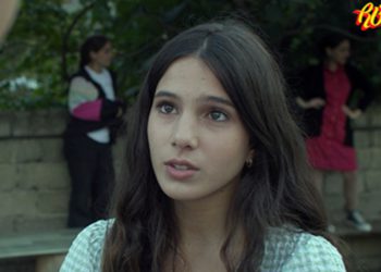 “რეალობაა… გოგონების ნაწილს უფროსებთან ურთიერთობა უფრო იზიდავს, ვიდრე თანატოლებთან” – ნინი ცაგარეიშვილის ინტერვიუ პირველ როლზე