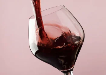 რატომ შეიძლება გამოიწვიოს წითელმა ღვინომ თავის ტკივილი ზოგიერთ ადამიანში