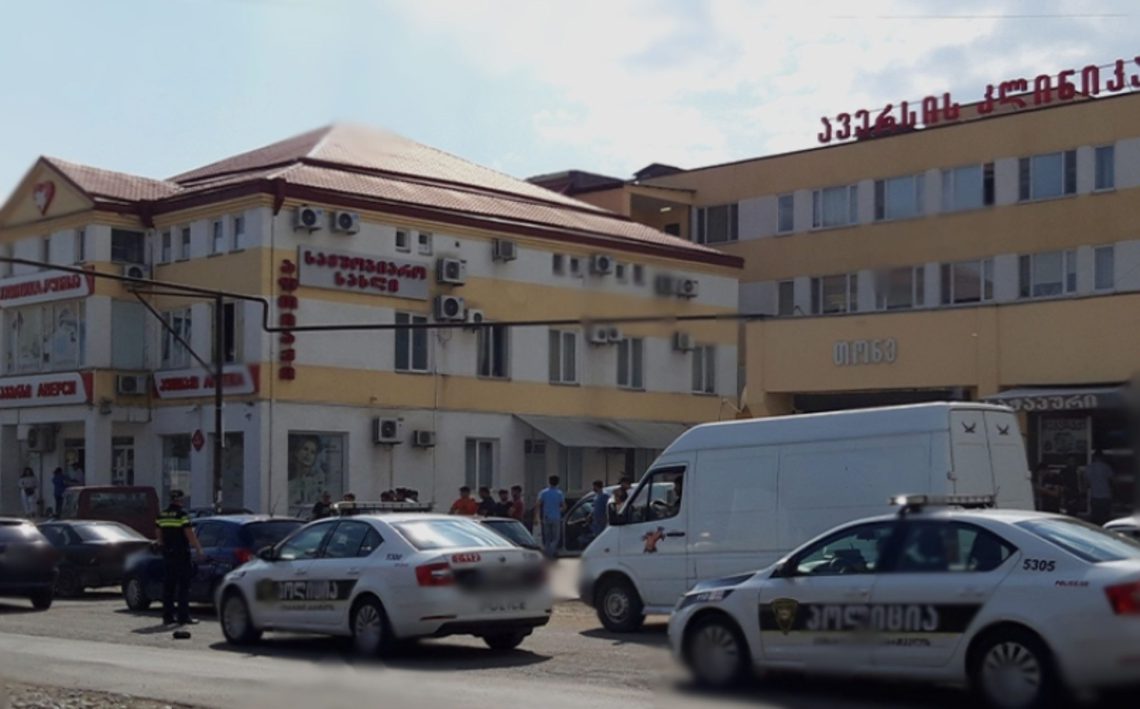 “პატიმრების გაქცევა ეზოდან მოხდა, ისინი სამკურნალო დაწესებულებაში არ შესულან” – ახალი დეტალები კლინიკიდან გაქცეულ პატიმრებზე