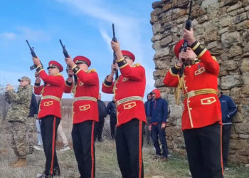 საოკუპაციო ძალების მიერ მოკლული თამაზ გინტური სამხედრო პატივით დაკრძალეს