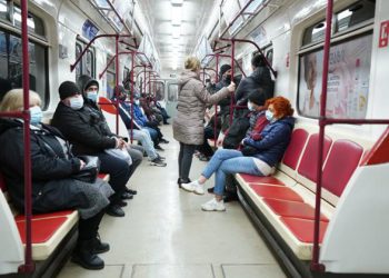 „პიკის საათებში ჩართეთ ხოლმე ორივე რომ ხალხს ასეთ მდგომარეობაში არ მოუწიოს ყოფნა“ – რა ხდება მეტროში?