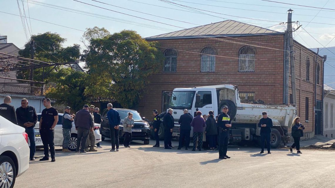 “სახლები დაგვიჭაობდება” – რუსთაველის ქუჩის მაცხოვრებლების პროტესტი გორში