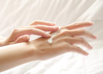 როგორ შევინარჩუნეთ რბილი და გლუვი ხელები ზამთრის ცივ დღეებში?