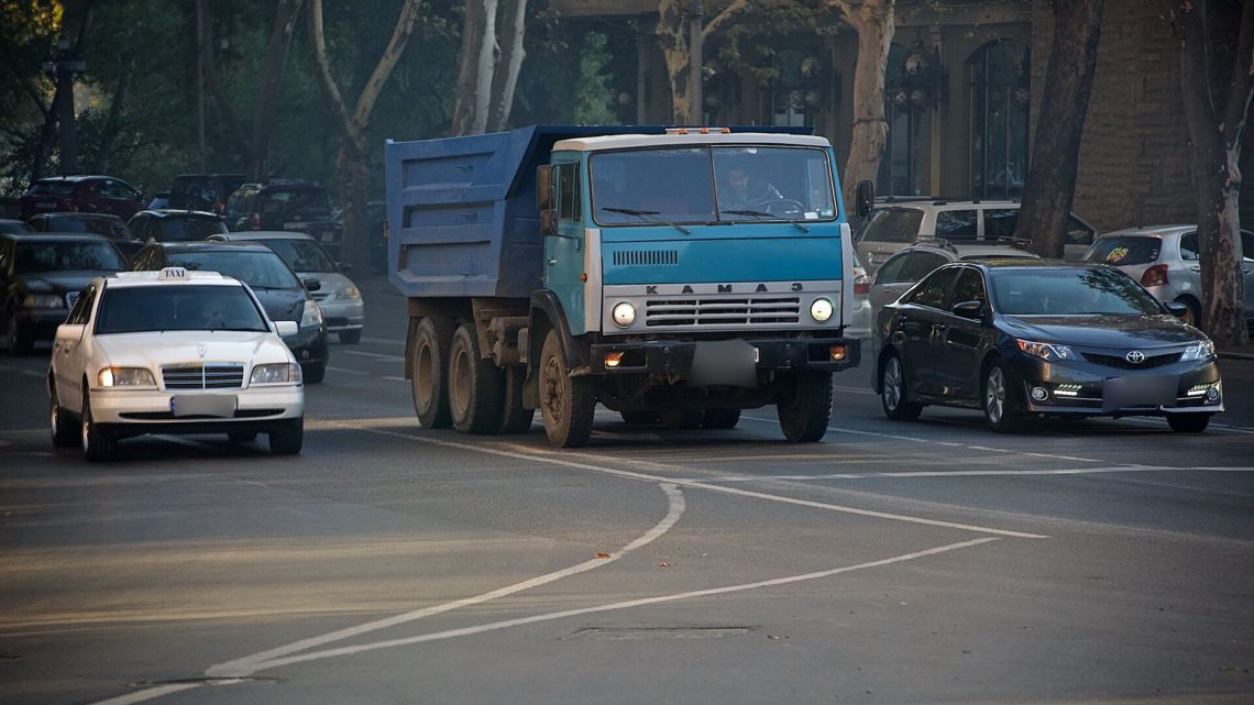 რომელ საათებში იკრძალება თბილისში დიდი გაბარიტების მქონე მანქანების გადაადგილება