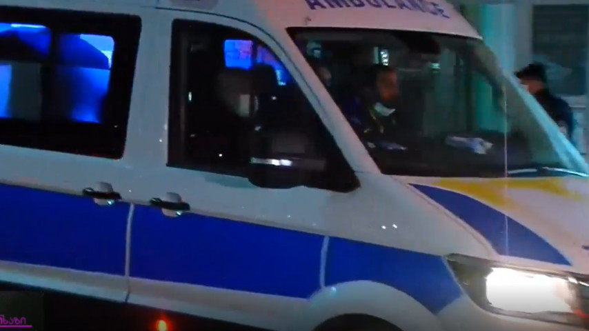 ახალგორის სოფელ ახმაჯში მიმავალი სასწრაფო დახმარების მანქანა მდინარეში ჩარჩა