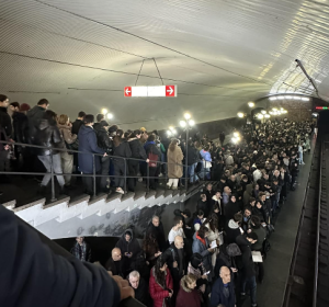 📷"ზემოთ საცობი, ქვემოთ საცობი, რავახარ, კახი" - რა ვითარებაა ახლა თბილისის მეტროში და რას წერს საზოგადოება სოც. ქსელში