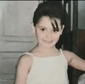 როგორ გამოოყურებოდა თათა გიორგობიანი ბავშვობაში - მომღერლის, ბევრისთვის აქამდე უცნობი, ფოტო