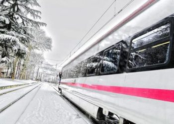 დიდთოვლობის გამო პარალიზებულია რკინიგზა – რამდენიმე მატარებელი გაჩერდა