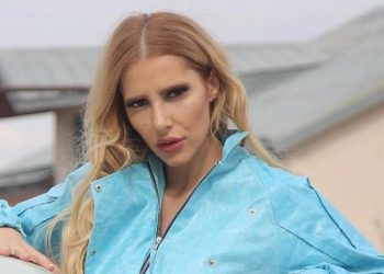 VIDEO: „ვცხოვრობ ჩვეულებრივ, არეულ ბინაში…ალბათ, როგორც დედაც არ ვვარგივარ…“ – ნუკი კოშკელიშვილი