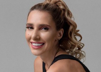 „ჩამოვკიდე ის ფრაზები რაც მიყვარს…“ – ნახეთ როგორ მორთო ნუკი კოშკელიშვილმა ნაძვის ხე