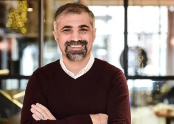 “მივხვდი, რომ ჩემს წიგნებს სახელი და გვარი არ უნდა დავაწერო” – რა აღმოაჩინა რამაზ გიგაურმა ბუკინისტთან ნაყიდ წიგნში?